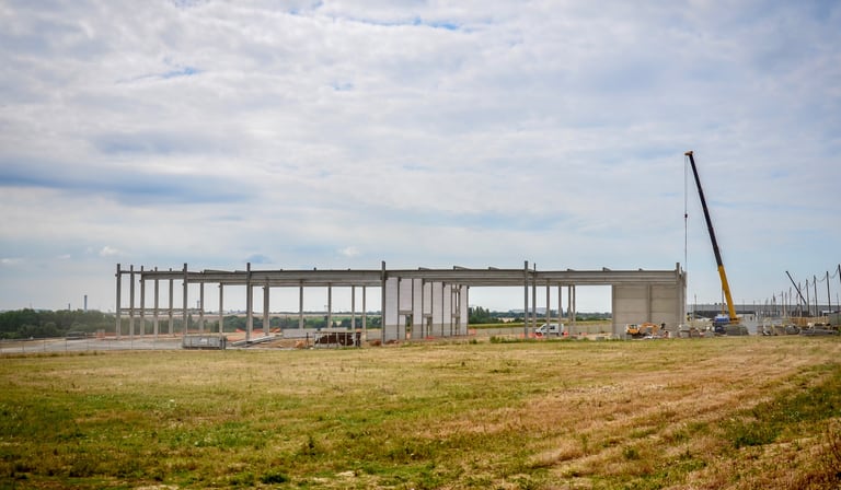 Construction d’une structure en béton sur un chantier LMB